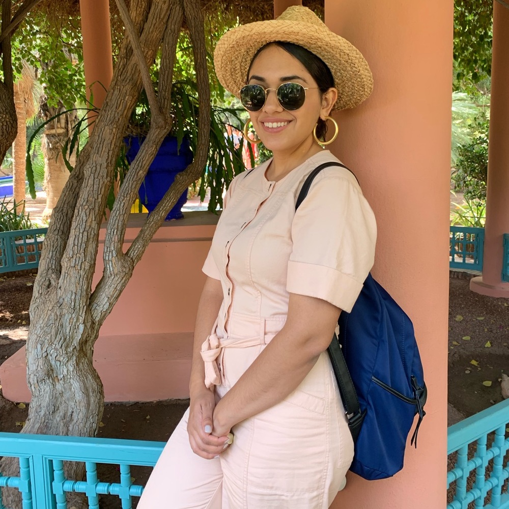 Meet your Posher, Delicia